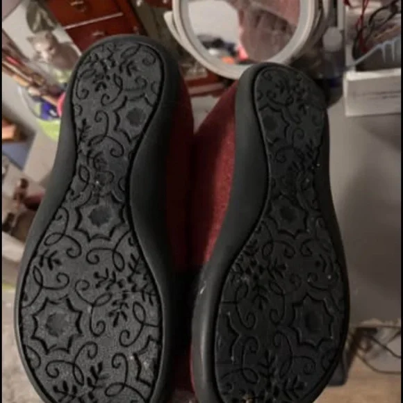 L.L. Bean Red and Gray Cat Slippers - Picture 8 of 8